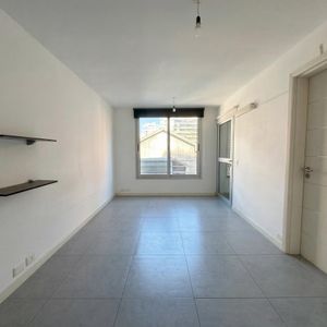 Alquiler De Monoambiente Con Garaje, En Aguada