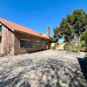 Venta Casa Con Gran Terreno En Malvín Norte
