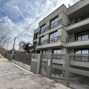 Venta De Apartamento 2 Dormitorios Con Garaje Y Parrillero En Malvin