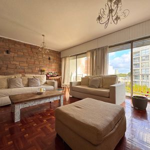 Venta De Apartamento 3 Dormitorios Y Garaje En Pocitos
