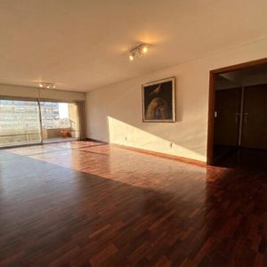 Alquiler De Apartamento De 3 Dormitorios, Servicio Y Garaje En Pocitos