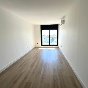 Alquiler Apartamento 2 Dormitorios Y Garaje Al Frente A Estrenar, Los Olimpicos