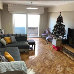 Apartamento - Con Renta - Amplio, Reciclado, G.C 12.000 Sin Garage!! Las-19876
