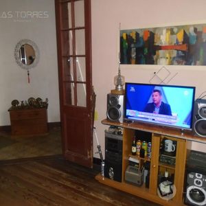 Apartamento De época, 5 Dormitorios, 2 Baños, 3 Patios Y Excelente Ubicación