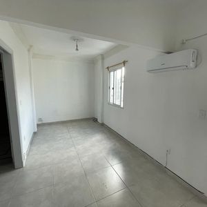 Apartamento - Cordón, A 200 Mtrs De 18 De Julio, Ambientes Amplios!!!