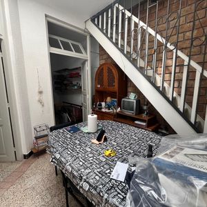 Apartamento De Dos Plantas En Venta De 5 Dormitorios En Cordón.