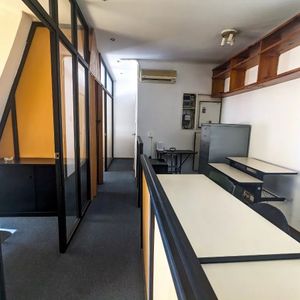 Oficina En Alquiler Ubicado En Buceo En Emblemático Edificio