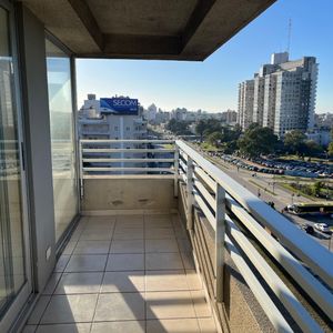 Apartamento En Alquiler De 2 Dormitorios C/ Cochera Opcional En Tres Cruces