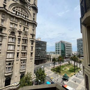 Venta Apartamento 2 Dormitorios De Estilo Edificio En Centro