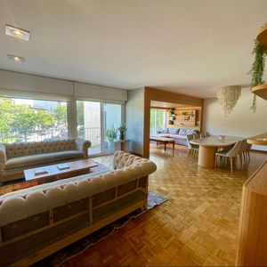 Venta Apartamento 3 Dormitorios, Garage, Reciclado A Nuevo, Pocitos