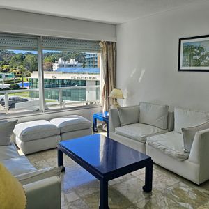 Vendo Apartamento 2,5 Dormitorios En Playa Mansa, Complejo Lincoln Center, Punta Del Este.