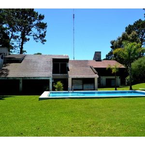 Casa En Venta. Zona Cantegril. Punta Del Este.