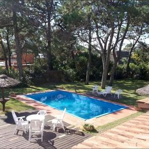 Casa De 4 Dormitorios Con Piscina En Alquiler En Brava, Punta Del Este.