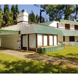 Vendo Casa 5 Dormitorios Con Piscina, Primeras Paradas Playa Mansa A 300 M Del Mar, Punta Del Este.