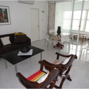 Apartamento En Venta De 2 Dormitorios Reciclado En Peninsula, Punta Del Este.