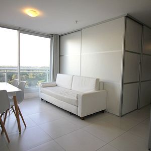 En Venta Apartamento 1 Dormitorio, Piso Alto, Piscina, Garaje, Roosevelt, Punta Del Este.