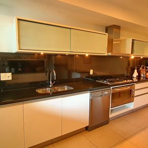 Vendo Apartamento De 2 Dormitorios Y 3 Baños. Rincón Del Indio, Punta Del Este.