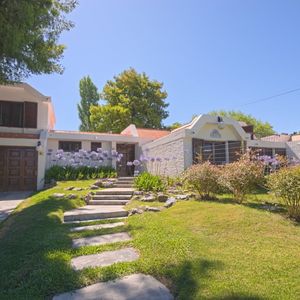 Casa De 4 Dormitorios Con Piscina Climatizada En Alquiler