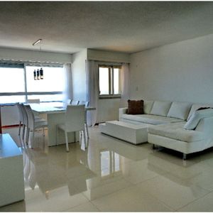 Apartamento En Venta De 3 Dormitorios En Peninsula, Punta Del Este.