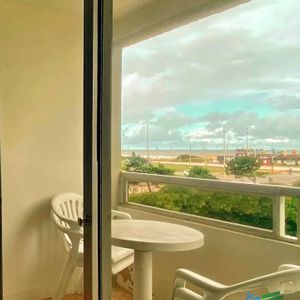 Vendo Apartamento De 2 Dormitorios, 2 Baños Y Garage. Playa Brava, Punta Del Este.