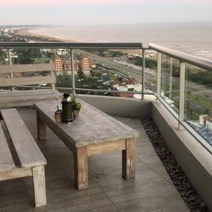 Para Brillar En La Parada 10 De Playa Brava - Apartamento De 3 Dormitorios Con 2  Baños Mas Dependencia De Servicio Con Baño