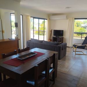Apartamento Tipo Penthouse De 3 Dormitorios, Playa Mansa, Punta Del Este