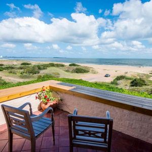 Venta De Casa De 6 Dormitorios En Playa Mansa Punta Del Este Piedras Del Chileno Punta Ballena