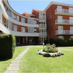 Apartamento En Peninsula, 3 Dormitorios *
