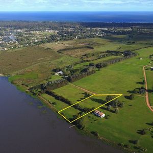 Venta De Terreno En Laguna De Los Cisnes Superficie De 6.700 M2 Con Costa De Laguna