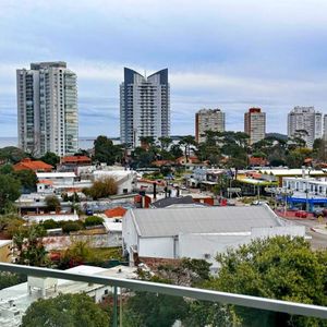 Vendo Apartamento Monoambiente A Estrenar, Con Buenos Servicios, En Punta Del Este