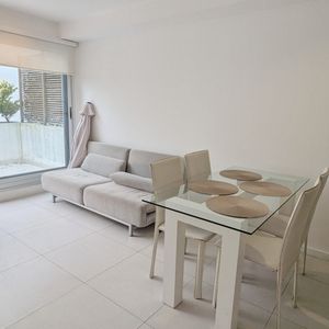 En Venta Apartamento 1 Dormitorio Con Piscina En Peninsula, Punta Del Este