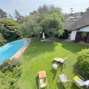 En Venta Cabaña Con Gran Terreno, Piscina Y Cancha De Paddle En Pinares, Punta Del Este