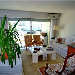 Apartamento En Mansa, 3 Dormitorios *