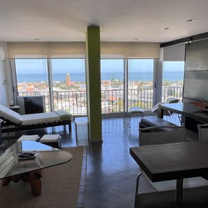 Venta,1 Dormitorio, 2 Baños,  Con Amplio Living Comedor Y Vista Al Faro, Mansa Y Brava, Punta Del Este