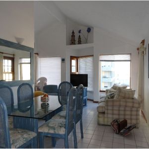 Muy Lindo Apartamento , En El Corazón De La Península A 1 Cuadra De Av. Gorlero.