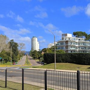 Venta De Apartamento 2 Dormitorios Con Vista Al Mar Zona Arcobaleno
