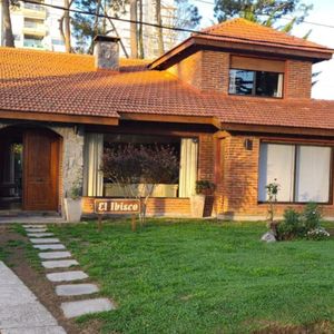 En Venta Casa De 4 Dormitorios En Playa Mansa, Punta Del Este