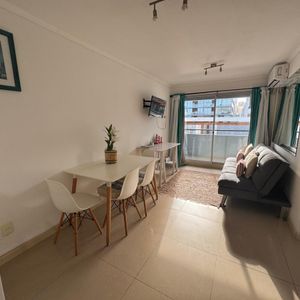 En Venta Apartamento 1 Dormitorio Con Servicios En Peninsula, Punta Del Este