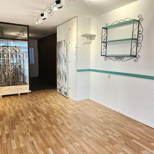 Local Comercial En Península: Alquiler Anual A Pasos De La Rambla, Punta Del Este!