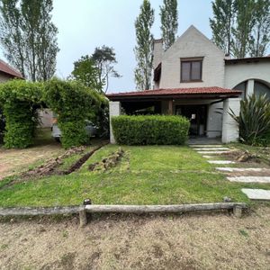 Casa En Barrio Privado Con Piscina Y Cancha De Tenis.zona Pinares