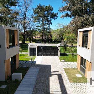Casa Con Renta En Housing Jardines De Areco