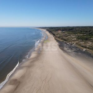 Campo único En Primera Línea A La Costa.