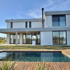 Casa En Venta Y Alquiler En Olivos De Los Horneros