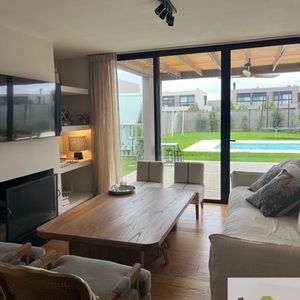 Casa En Huertas De Los Horneros Con Mejoras - Oportunidad