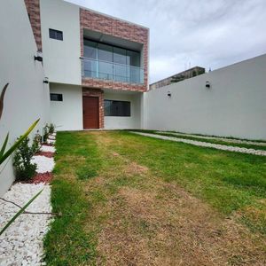 A Solo 28.000 $us; Casa En Anticretico Av Stos Dumondt Entre 7mo Y 8vo Anillo
