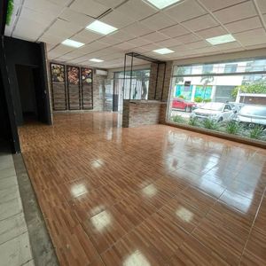 Alquiler De Local Comercial Con Showroom Y Parqueo Para Clientes