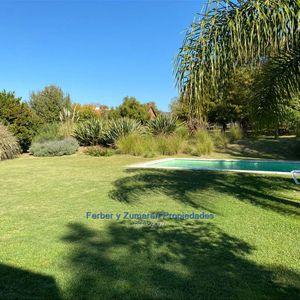 Casa  Venta  Con Renta La Tahona 3 Dorm Servicio Piscina. Seg. 24 Hs.