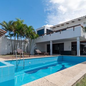 Casa De Lujo En Alquiler De 4 Dormitorios - Jardines Del Urubo