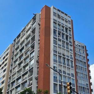 Apartamento Excepcional. Ambientes Amplios, Luminosos Y Muy Cómodos. 