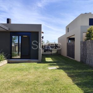 Venta Casa 3 Dormitorios Con Renta, Huertas De Los Horneros, Canelones